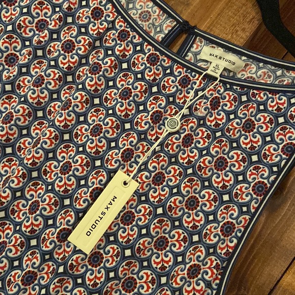 Beautiful Maxi Dress - Picture 2 of 5